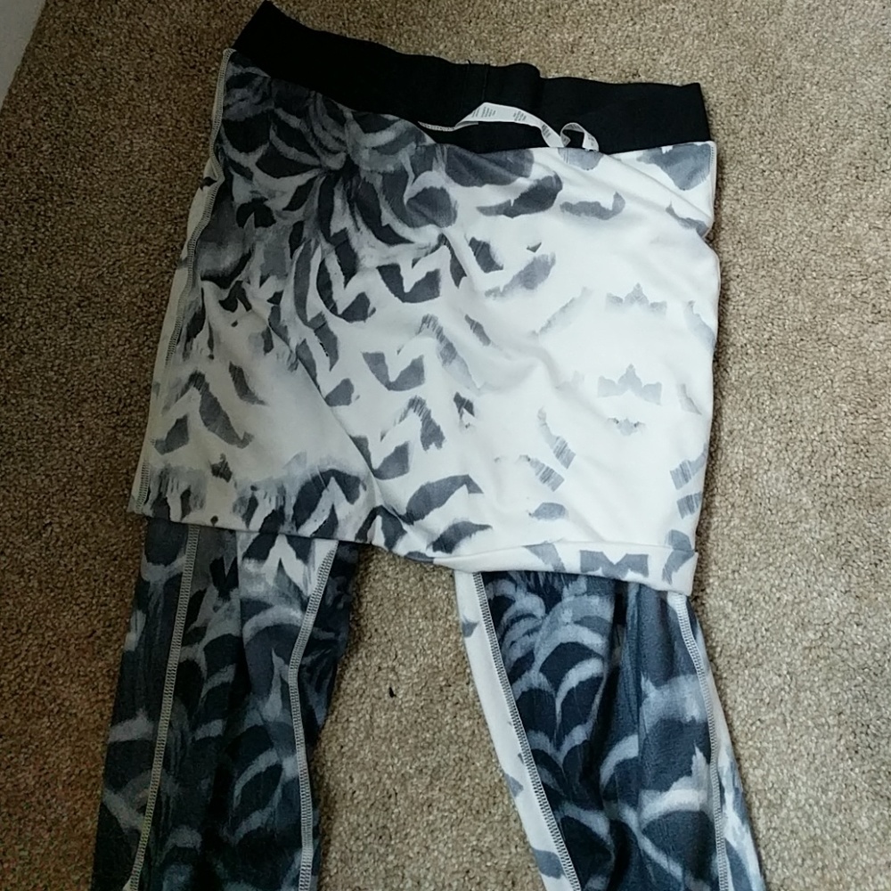 Lululemon fitted skirt crops